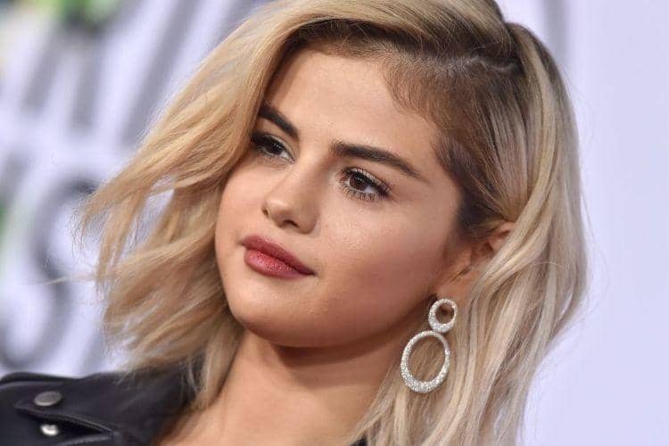 hairbyjulessalon.com