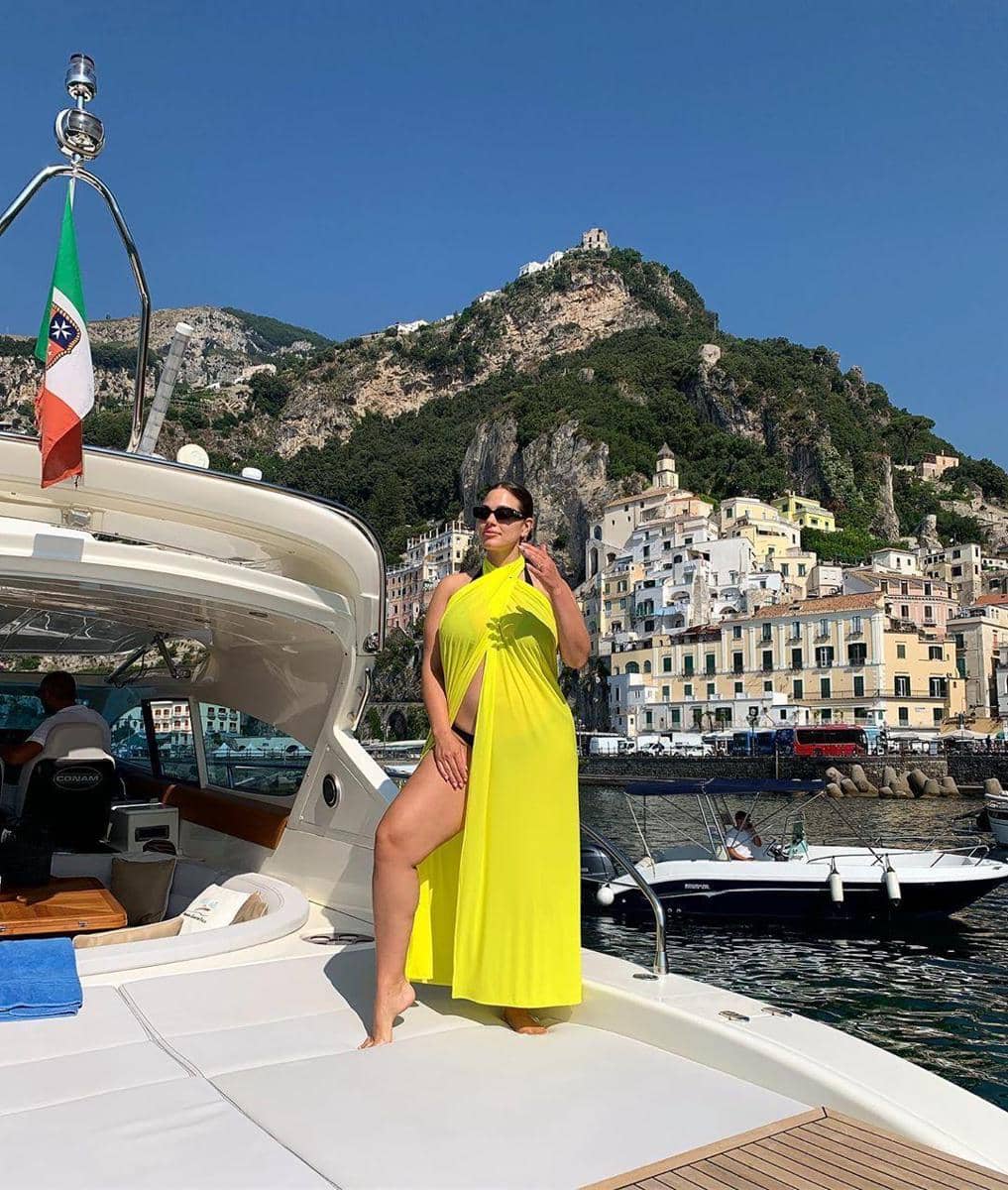 Instagram.com/ashleygraham