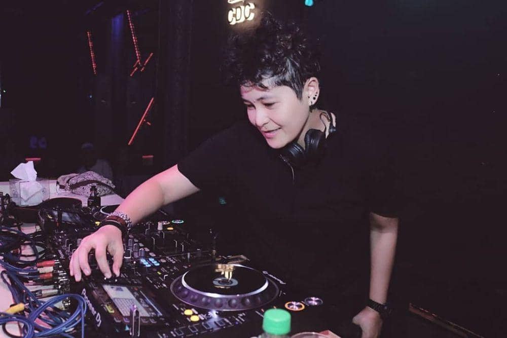 Instagram.com/@mitathevirgin