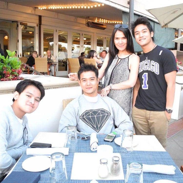 Facebook.com/Raymond Hartanto