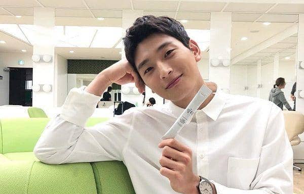 instagram.com/jinwoon52