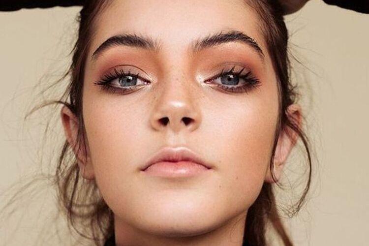 Nggak Perlu Sering Touch Up, Ini 7 Rahasia Makeup Awet Seharian 
