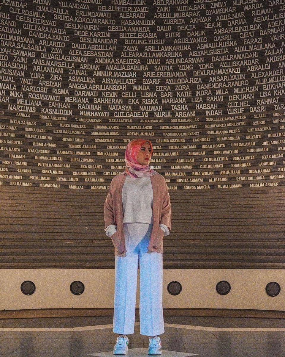 Instagram.com/Awkarin