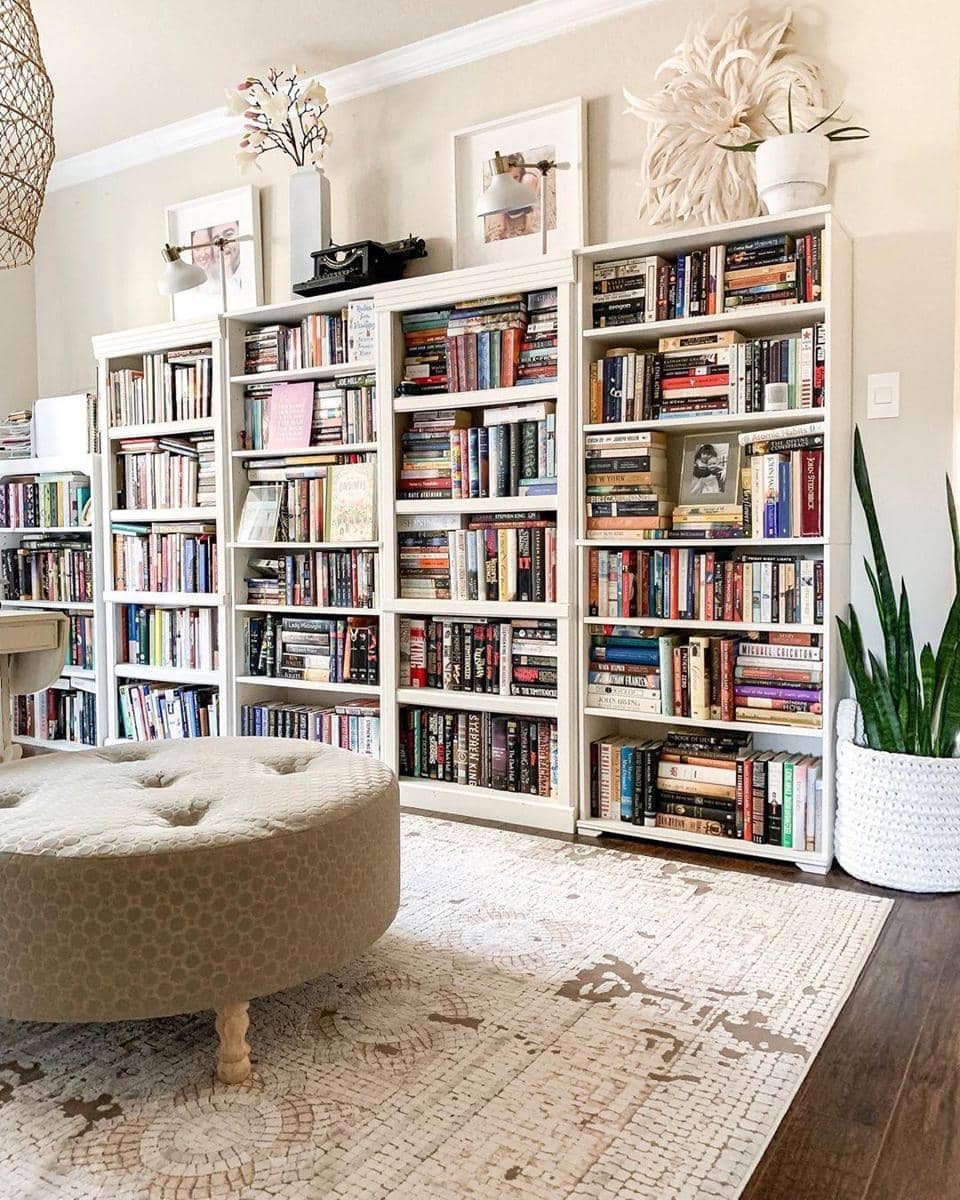 instagram / @ahousewithbooks