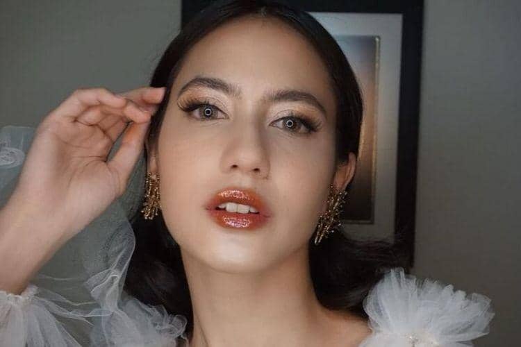 Instagram.com/@pevpearce