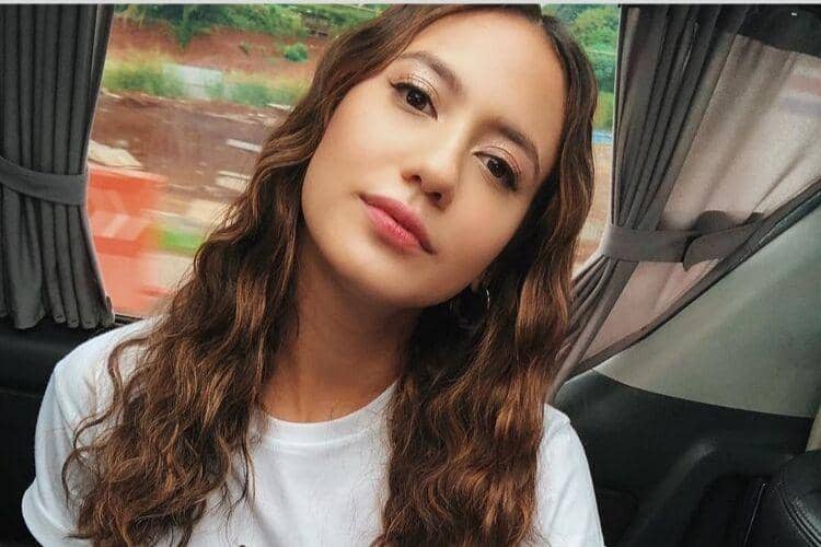 Instagram.com/@pevpearce