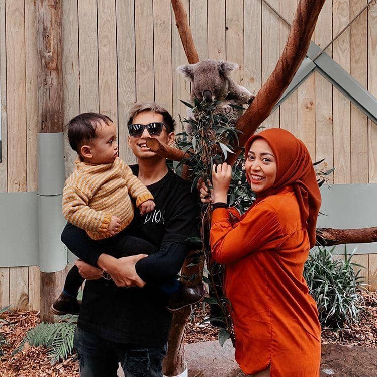 instagram.com/ rachelvennya