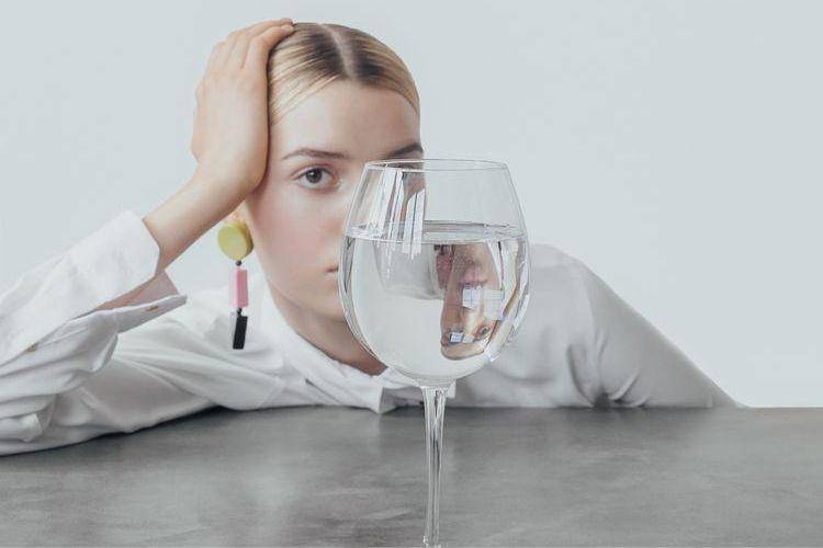7 Cara Minum Air Putih yang Tepat untuk Turun Berat Badan dengan Cepat