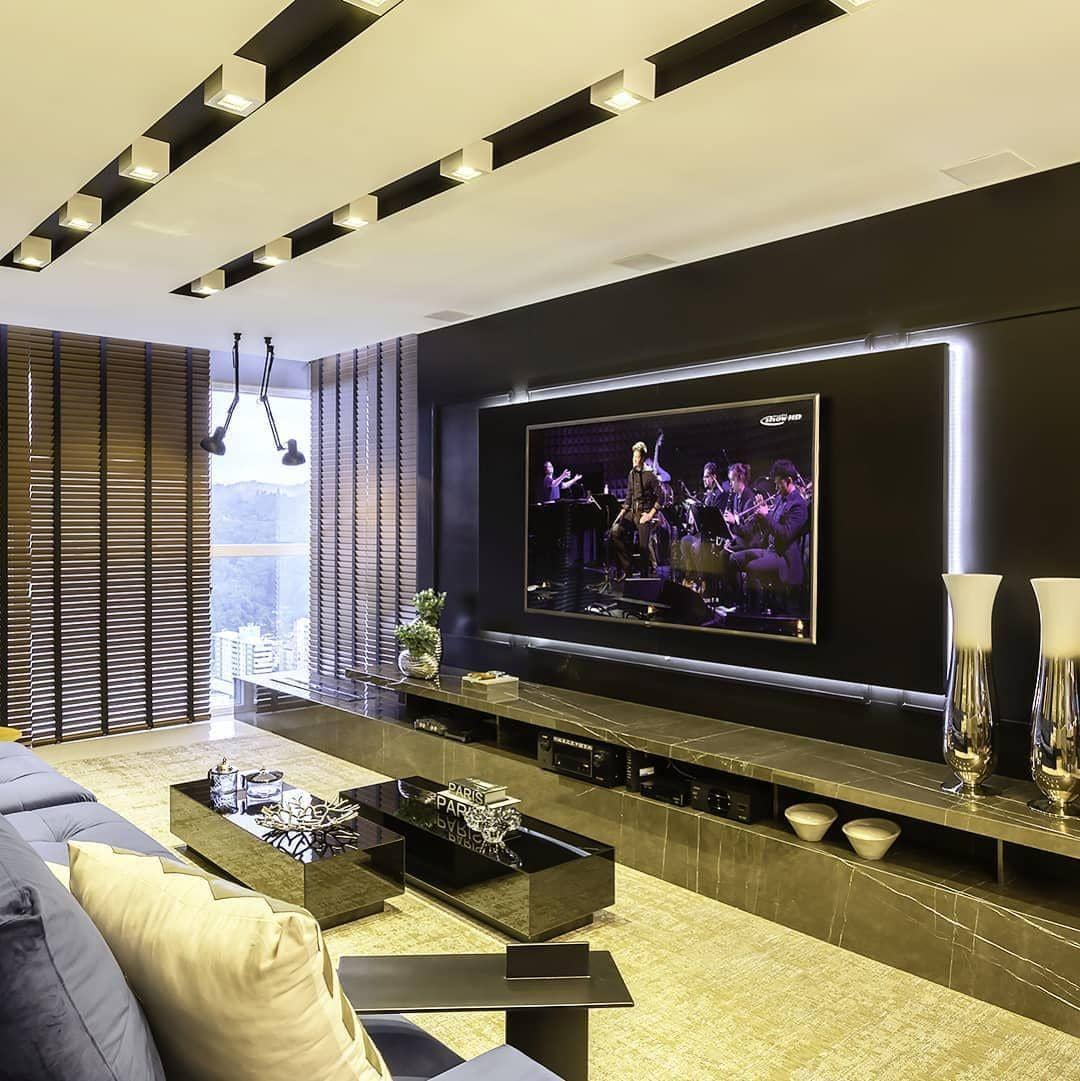 instagram / @priscilaledurarq