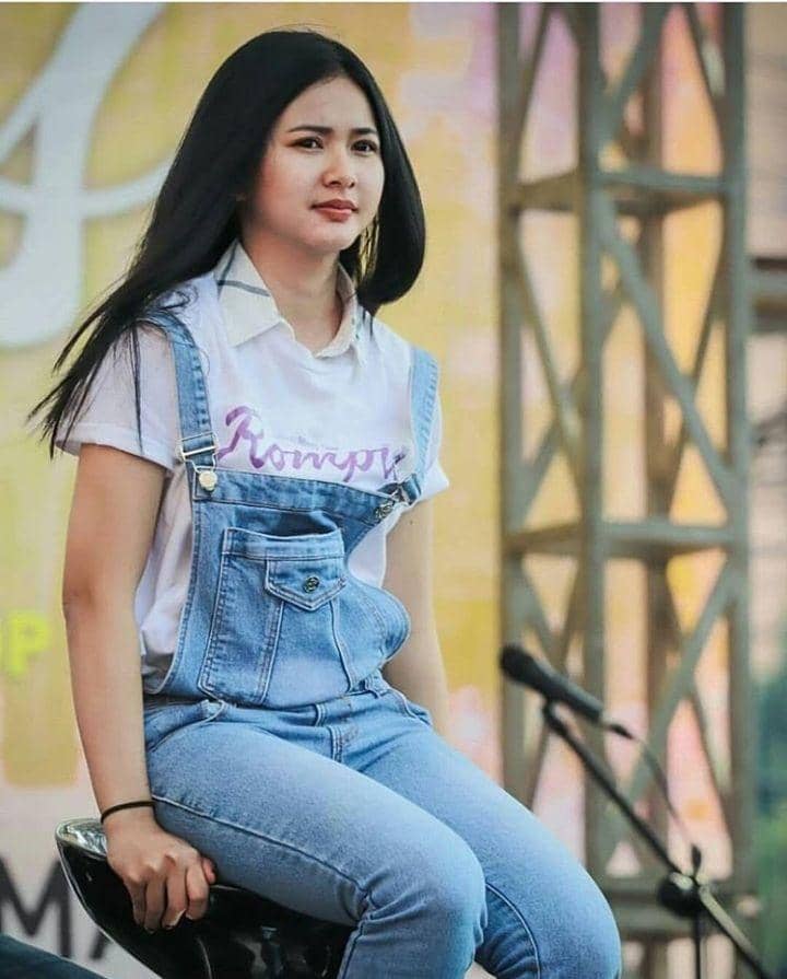 Instagram.com/dindaazanifc