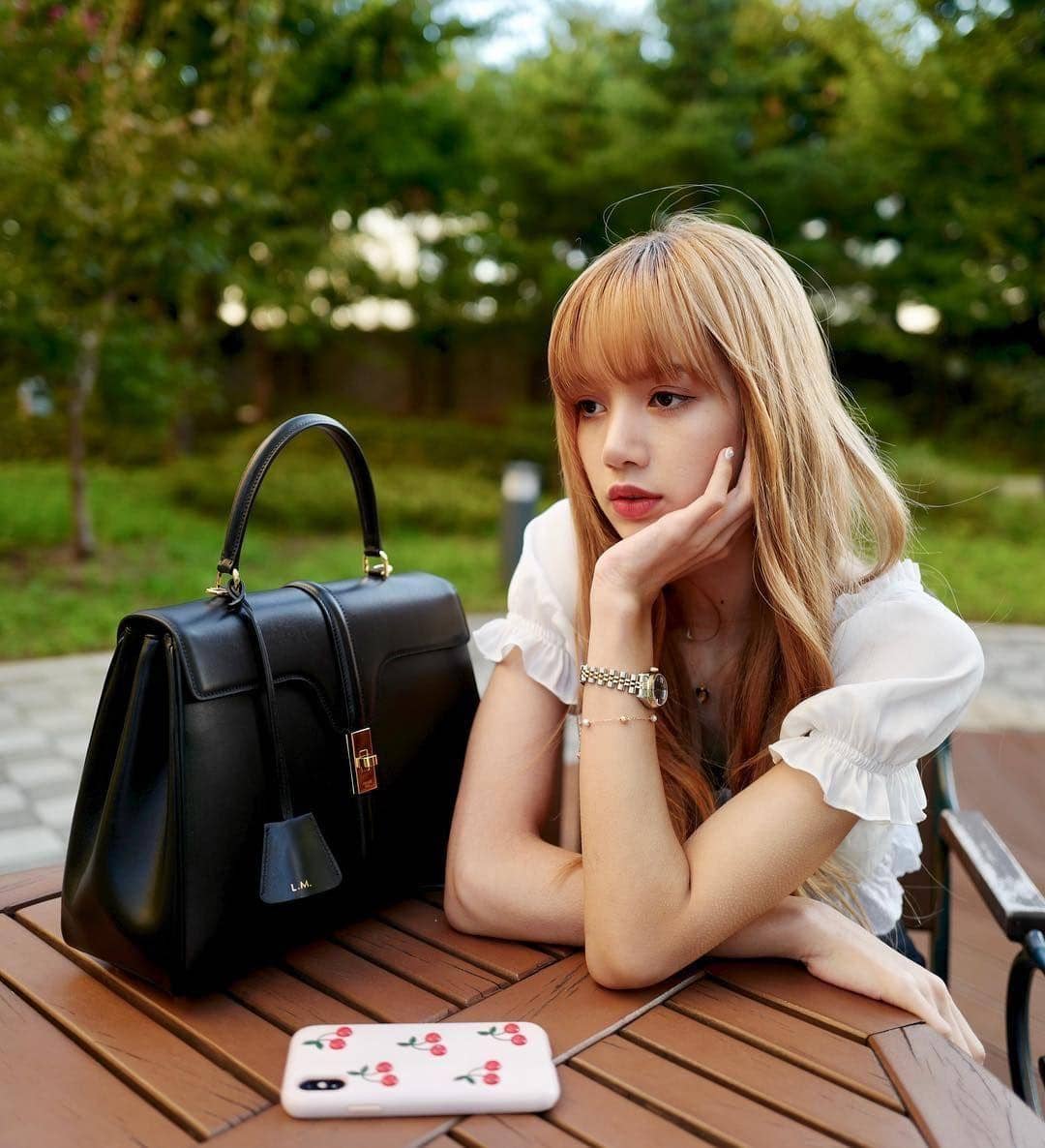 instagram.com/lalalalisa_m