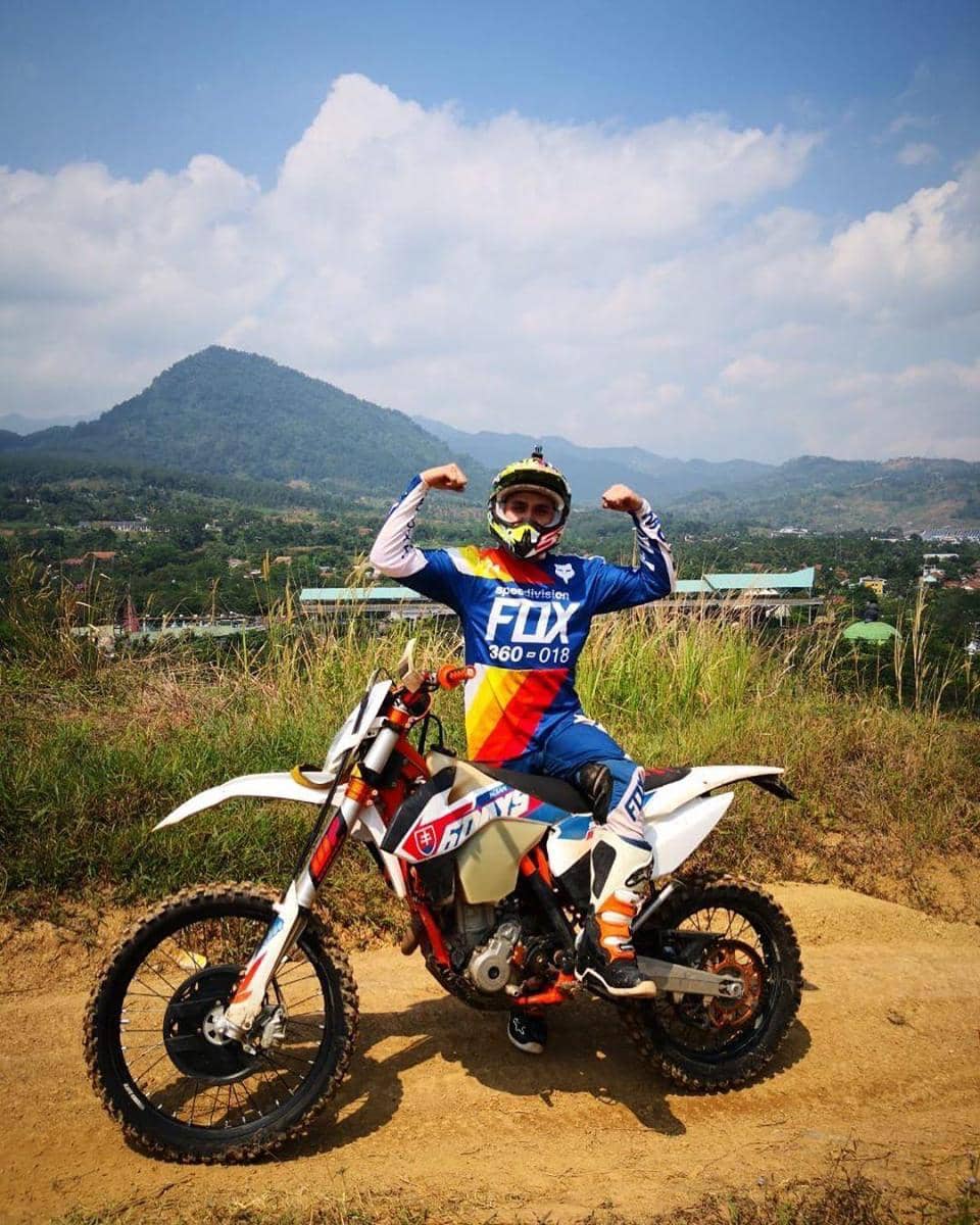 Instagram.com/vickynit13