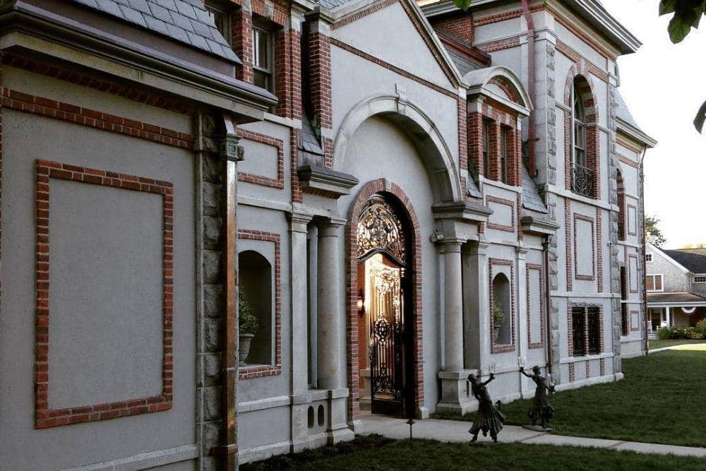 Instagram.com/@belcourtofnewport