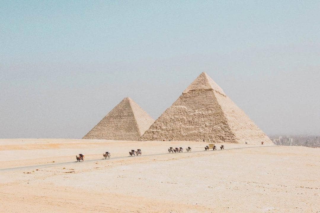 instagram.com/ theblondeabroad