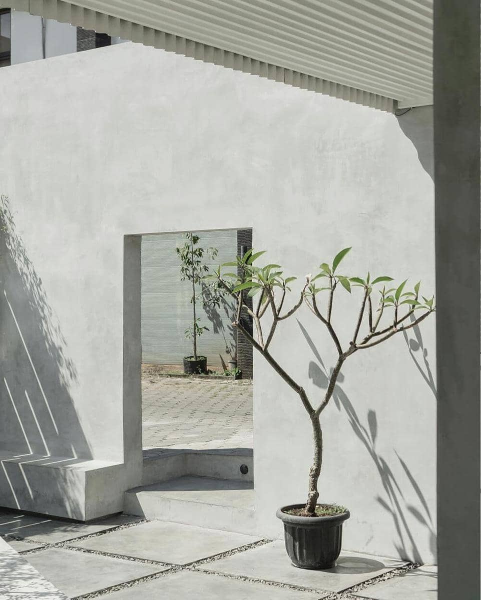 instagram.com/ kopitiga.smg