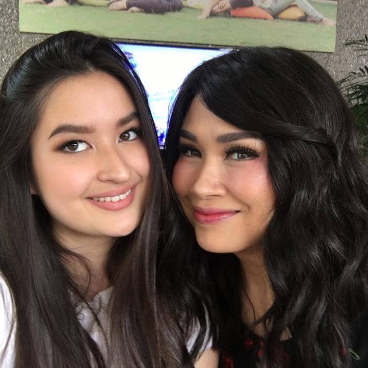 Instagram.com/@stephaniepoetri