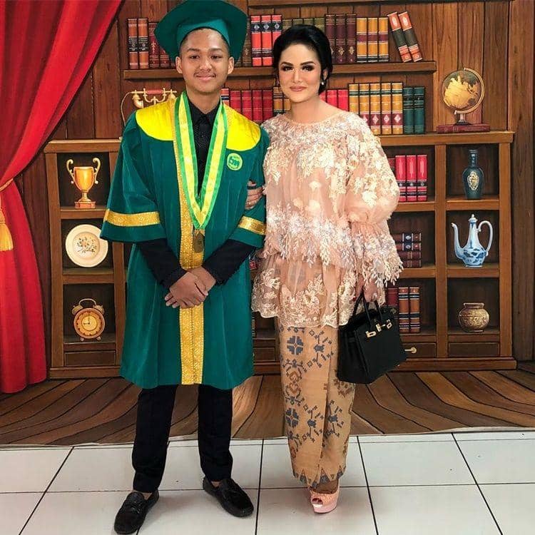 Instagram.com/krisdayantilemos