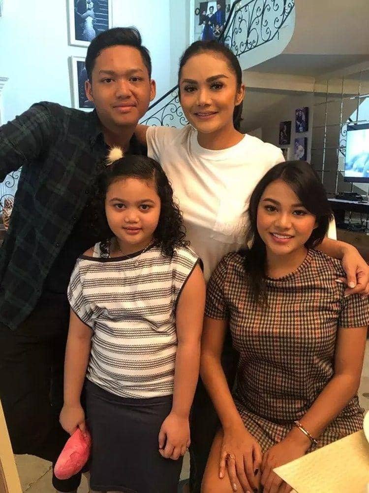 Instagram.com/krisdayantilemos