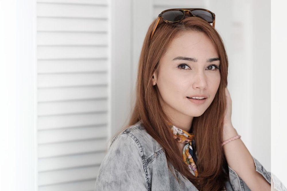 10 Potret Jadul Para Bintang Lux Era 90-an, Awet Pesonanya!