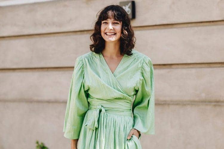 Tips Mencuci Pakaian Bahan Satin yang Nggak Boleh Kamu Hiraukan!