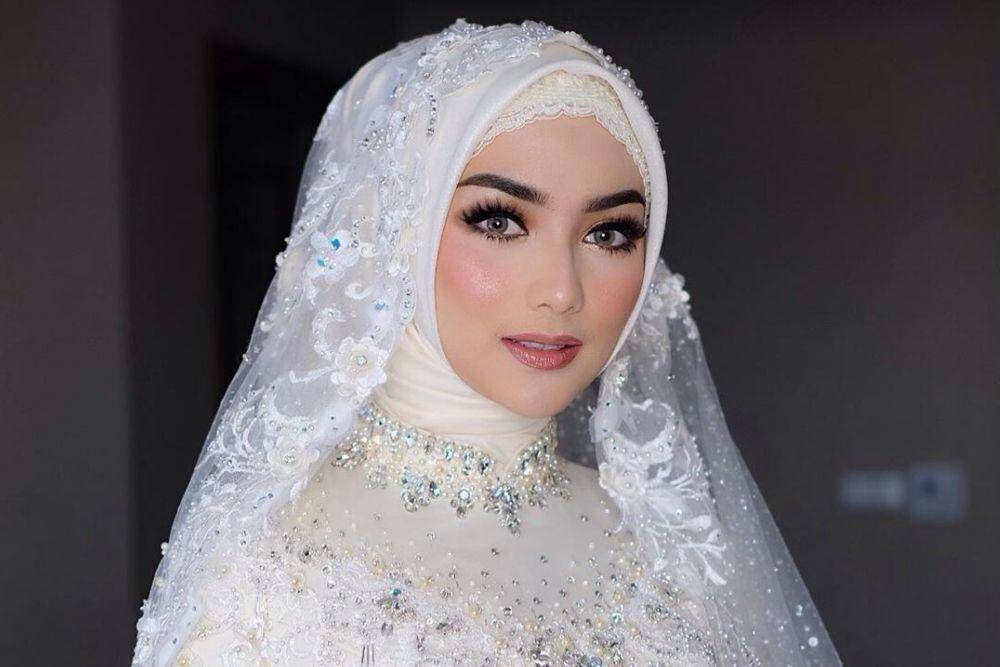 Melangsungkan Resepsi ke-2, Begini Riasan Citra Kirana yang Flawless