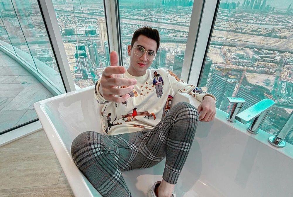 Liburan di Dubai, Ini 10 Potret Kece Verrel Bramasta yang Hits Banget