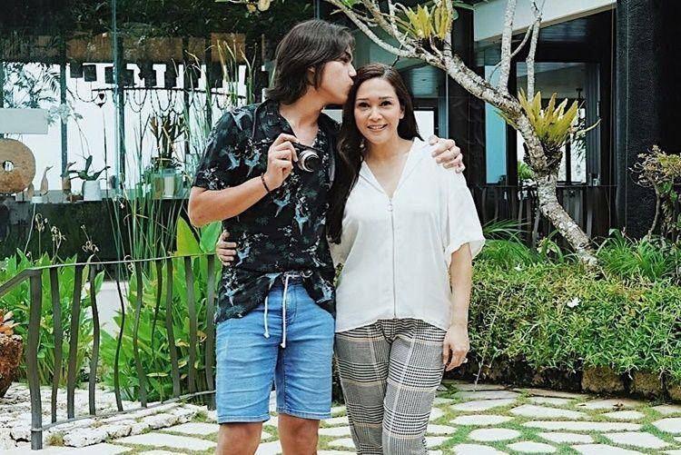 Sayang Keluarga, Ini 10 Bukti El Rumi adalah Sosok Family Man