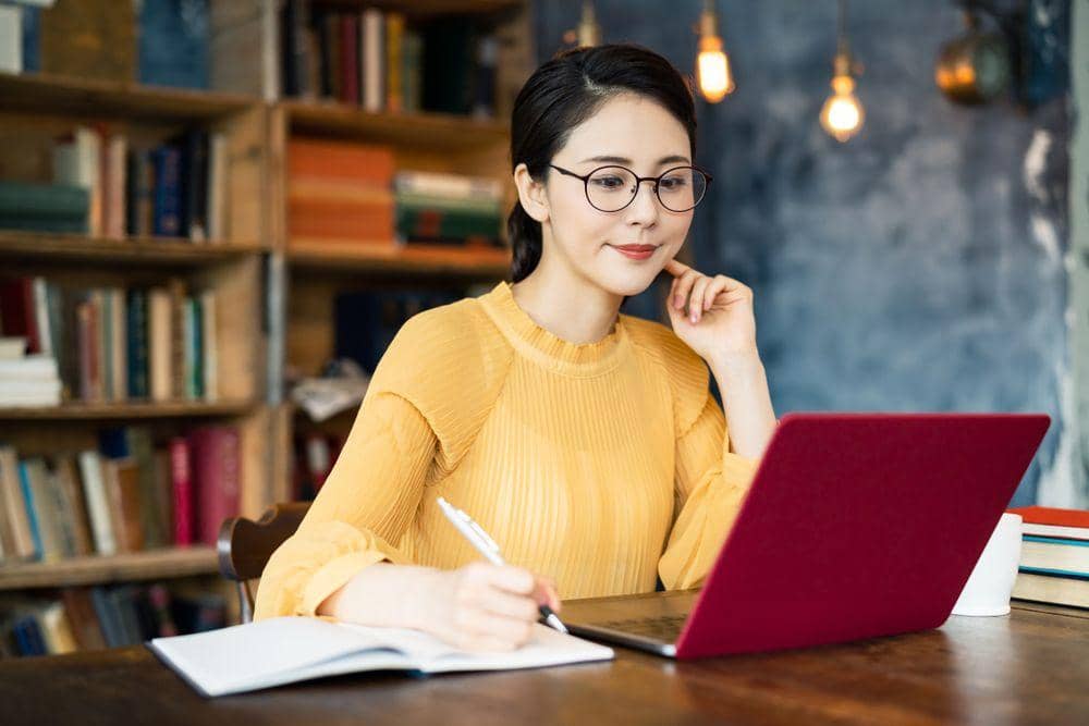 Shutterstock/metamorworks