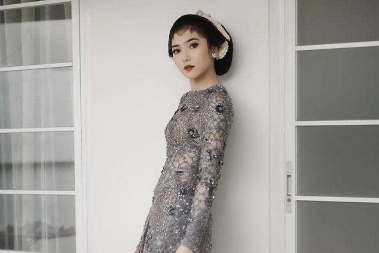 Gaya Cantik Isyana Sarasvati saat Lamaran Hingga Resepsi