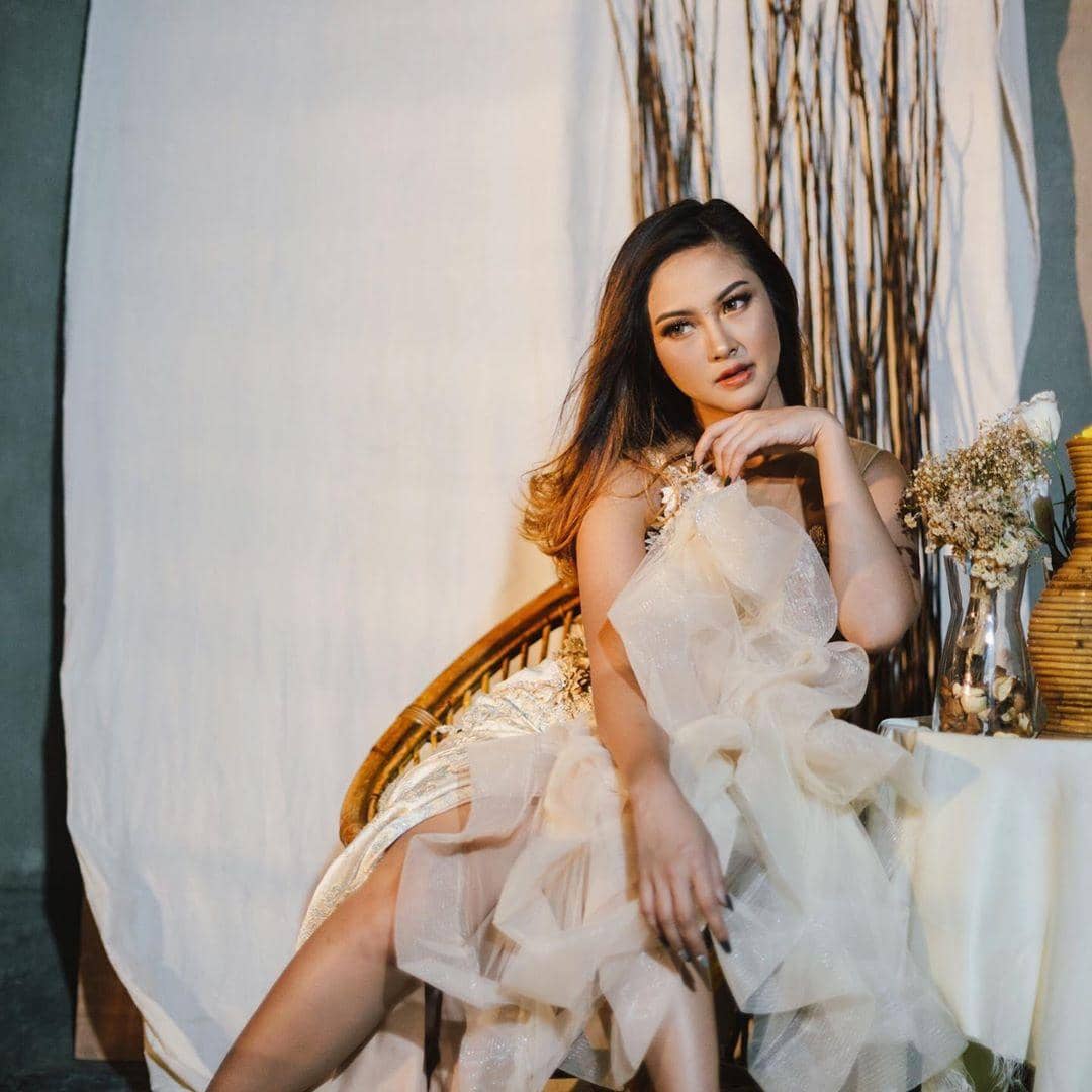 instagram.com/gabriellalarasati