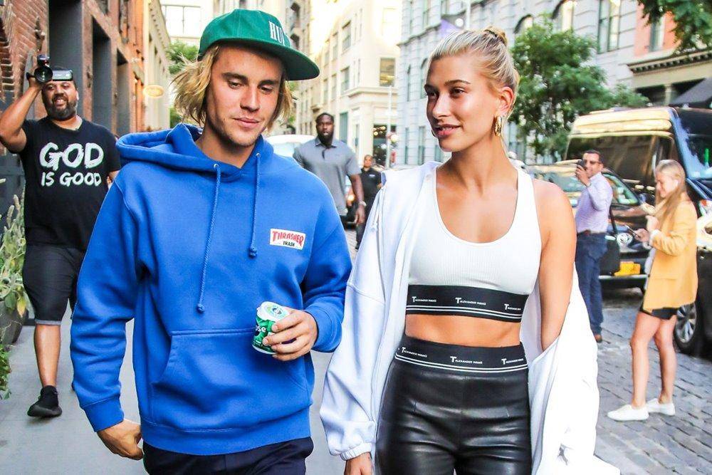10 Artis Hollywood yang Kasih Hadiah Valentine dengan Harga Fantastis