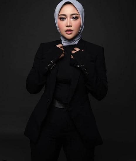 Instagram.com/rachelvennya