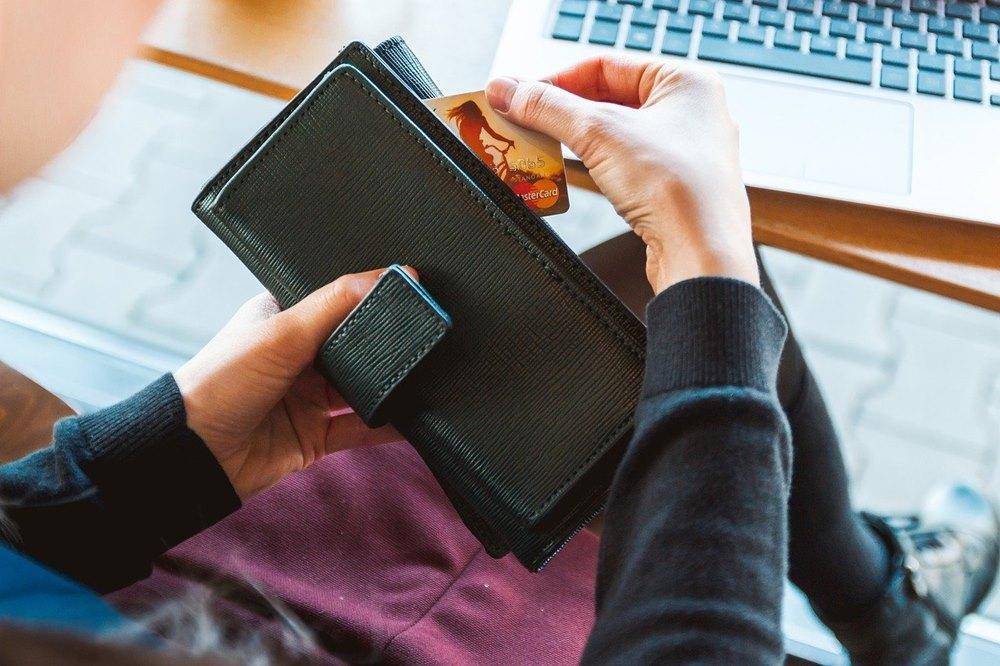 Jika Kamu dan Pasangan Berbagi Pengeluaran, Perhatikan 6 Hal Ini