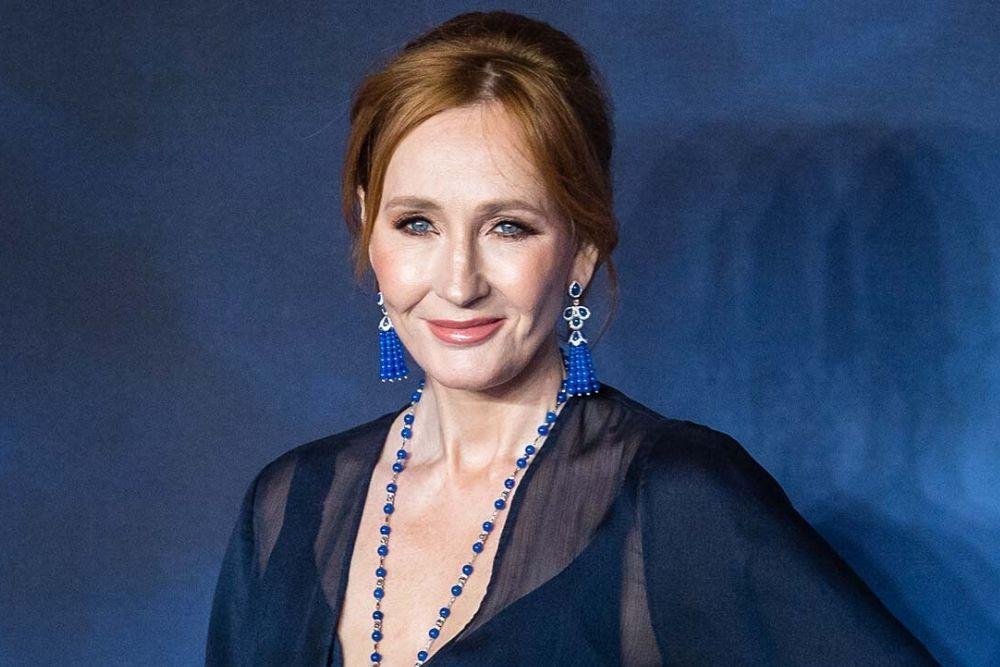 Sembuh dari Gejala Corona, Ini yang Dilakukan JK Rowling
