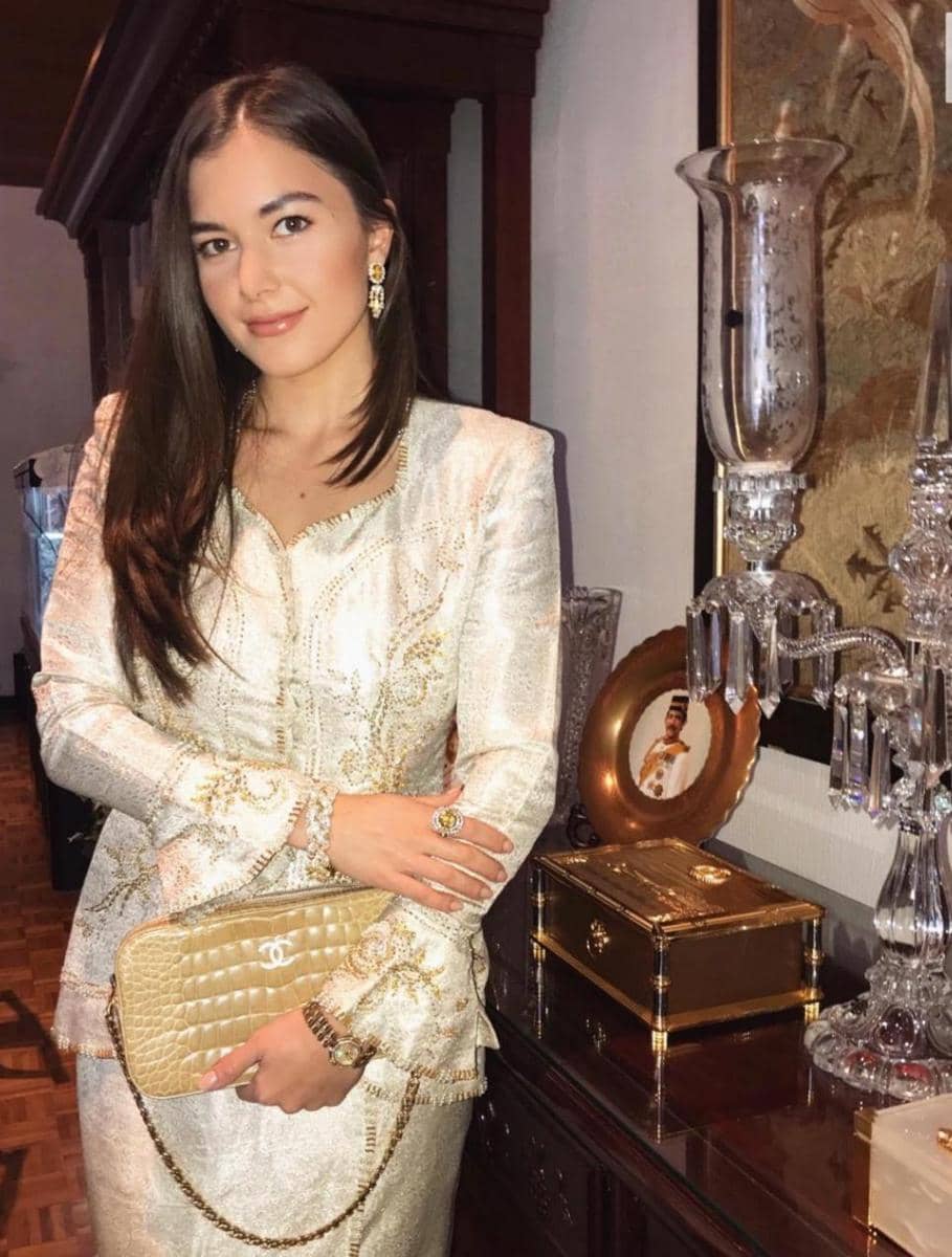 Instagram.com/anishaik