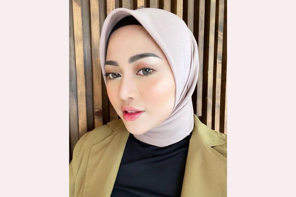 instagram.com/rachelvennya