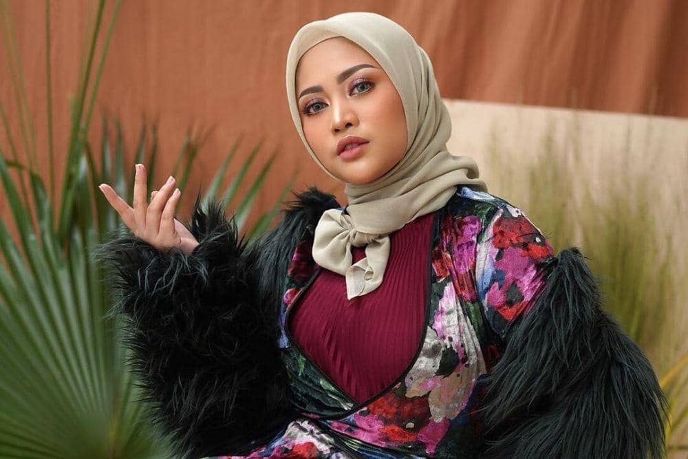 instagram.com/rachelvennya