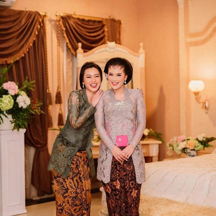 Instagram.com/twindararasati