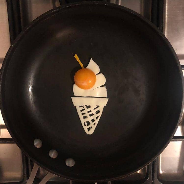 instagram.com/ the_eggshibit