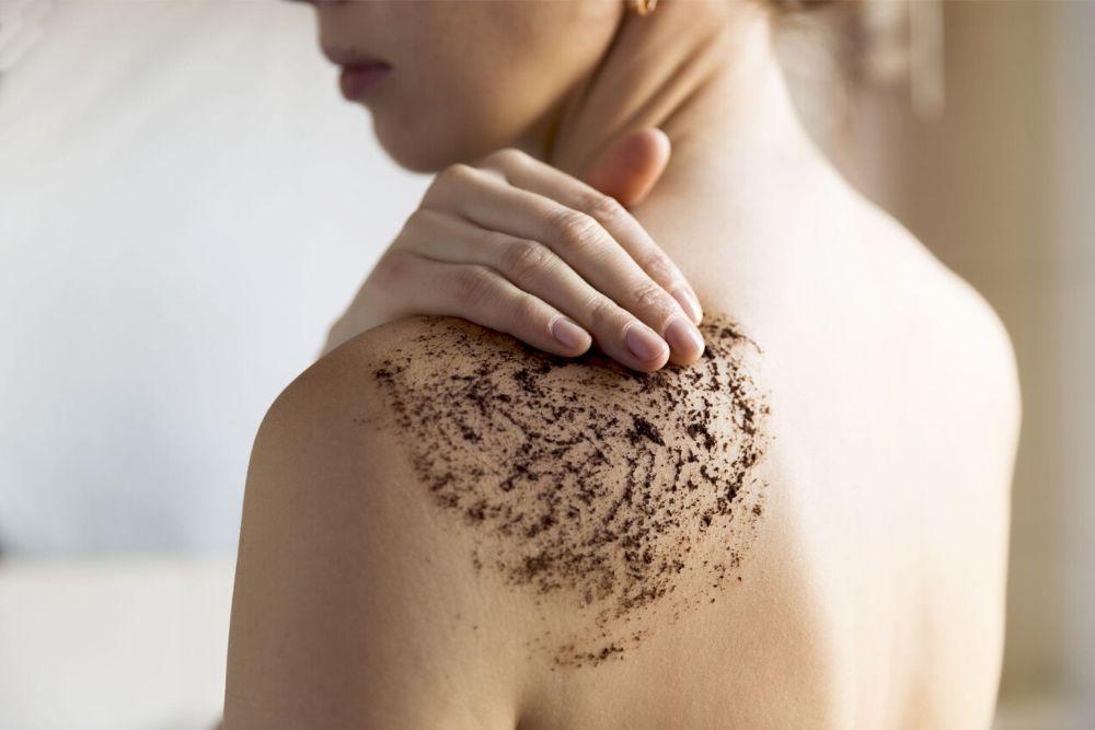 7 Rekomendasi Body Scrub Lokal yang Bikin Kulit Mulus dan Glowing