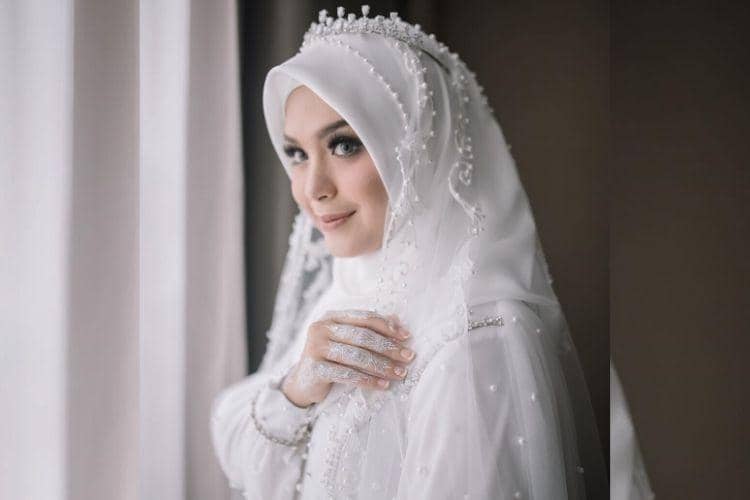 Cerita Dibalik Gaun Pengantin Putih Vebby Palwinta