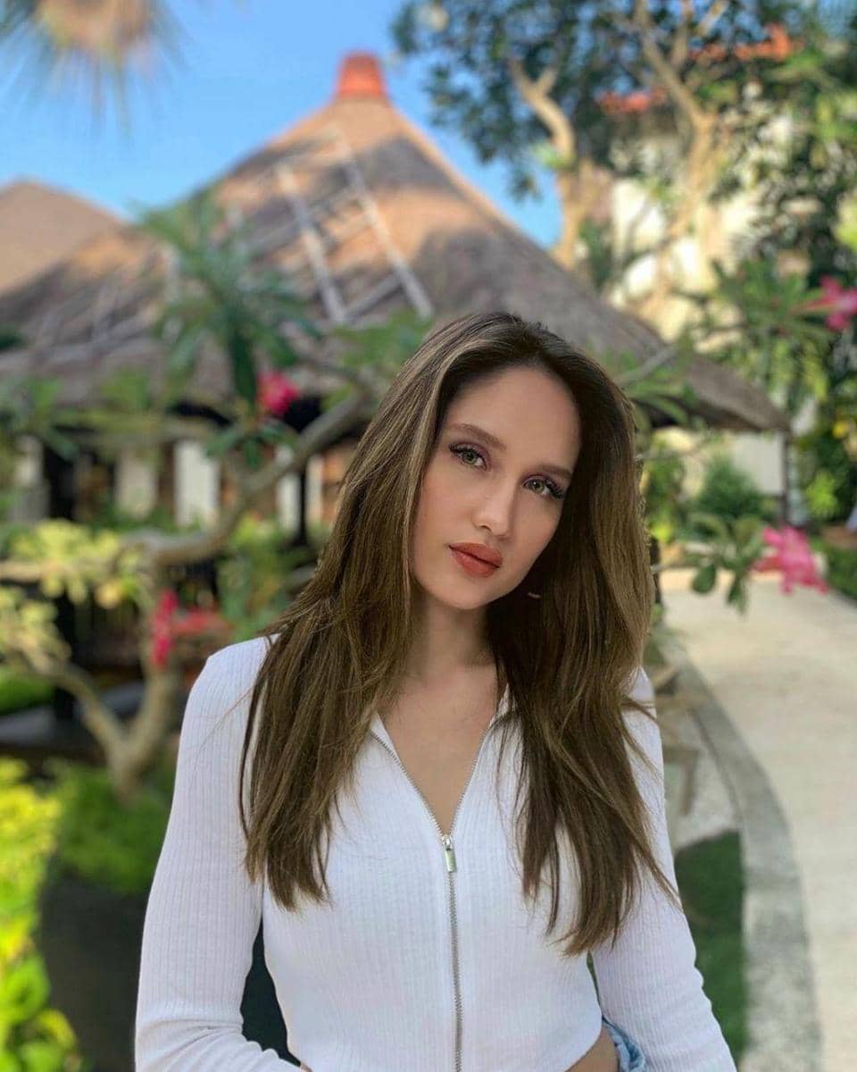 Instagram.com/claurakiehl