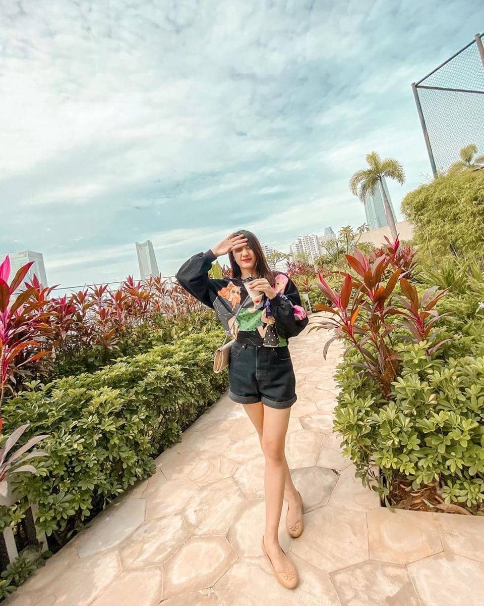 Instagram.com/anissaaziza