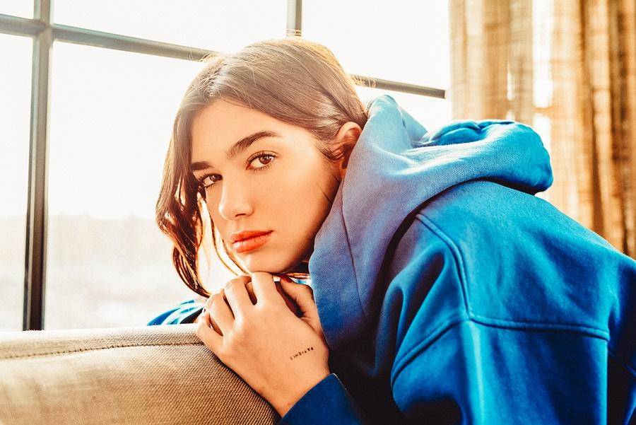 10 Fakta Karier Dua Lipa, dari Club Hostess Hingga Penyanyi Terkaya