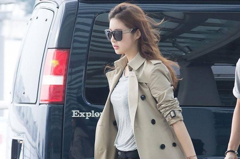 Gaya Modis Sekaligus Seksi Artis Korea Selatan Saat di Bandara