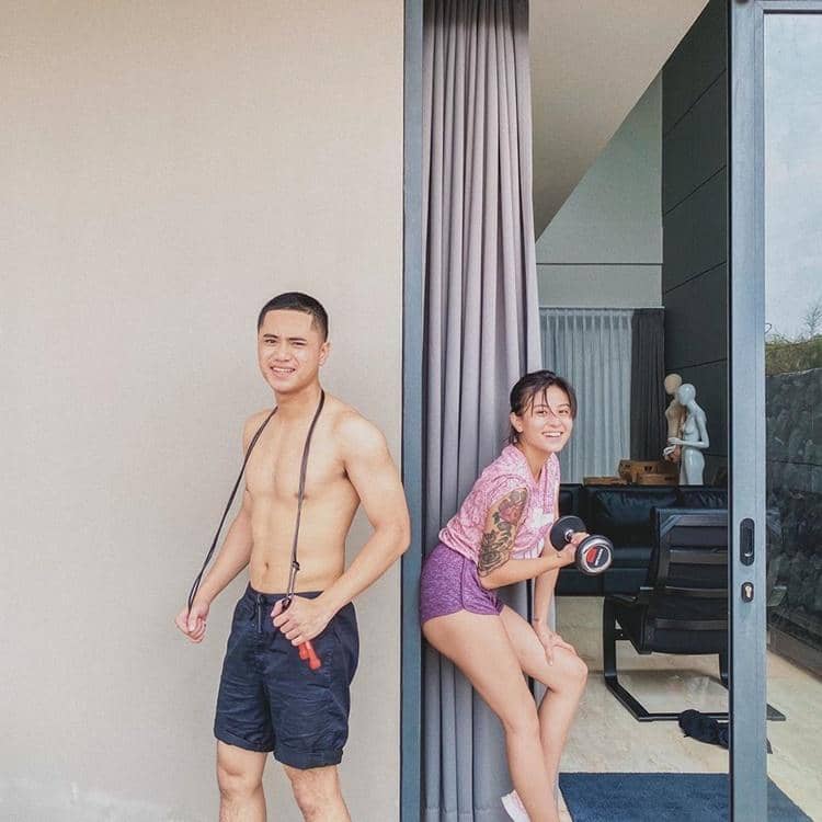 Instagram.com/awkarin