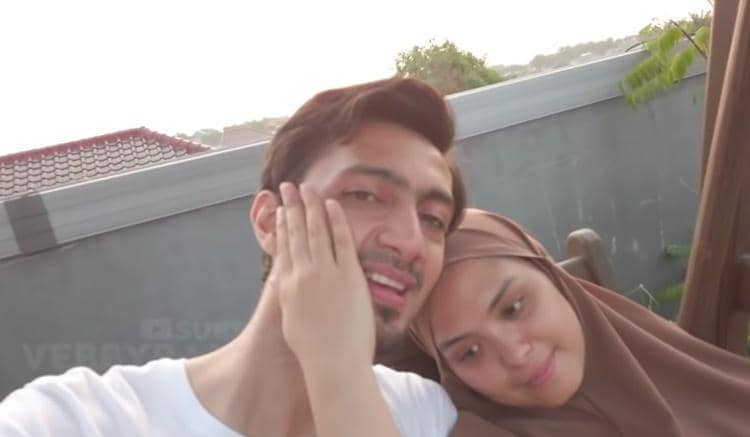 Youtube.com/VebbyRaziStory