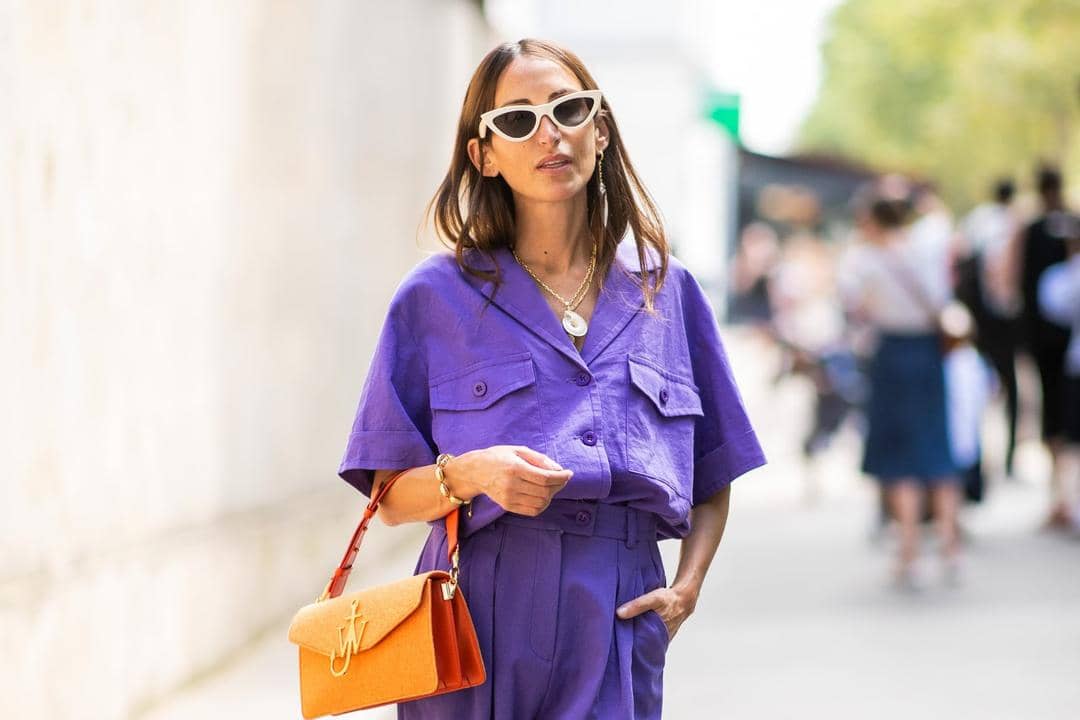 Trik Tampil Trendi Pakai Baju Ungu, Coba untuk OOTD Minggu Depan!