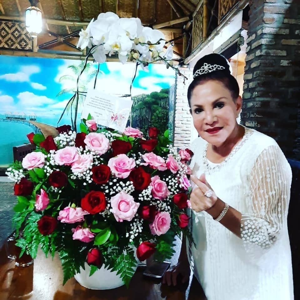 instagram.com/mpok.atiek