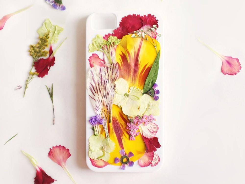 DIY Casing Smartphone Hanya dengan Cat Kuku? Bisa!